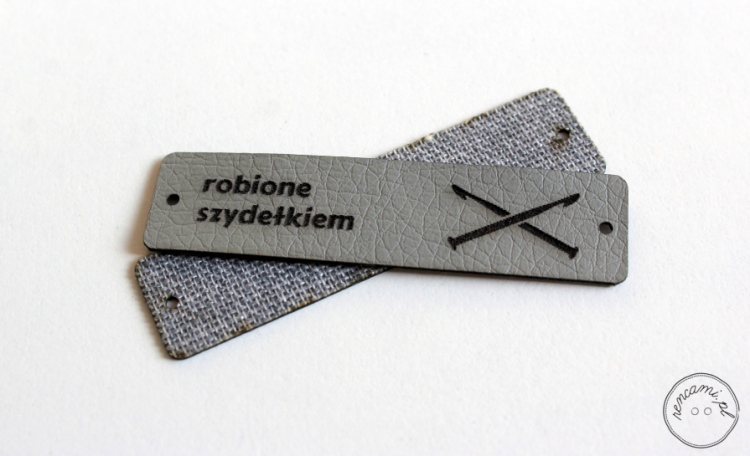 Metka_ze_skóry_ekologicznej_robione_szydełkiem_szara_2.PNG