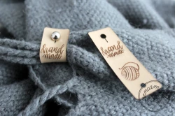 Metka z ekoskóry premium hand made z nitem wkręcanym beżowa