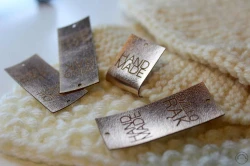 Metka z ekoskóry metalicznej dzieło rąk hand made różowe złoto