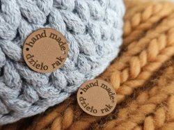 Metka z ekoskóry norma handmade dzieło rąk camel