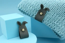 Metka z weluru z nitem wkręcanym zając