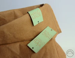 Metka ze skóry ekologicznej dzieło rąk hand made mięta(odwrócone)