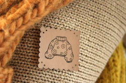 Duża metka sweter
