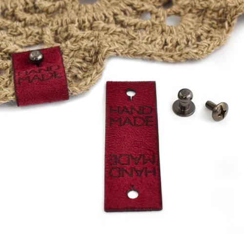 Metka-nubuk-z-nitem-HAND-MADE--bordo--60-x-20-mm--1-szt.webp